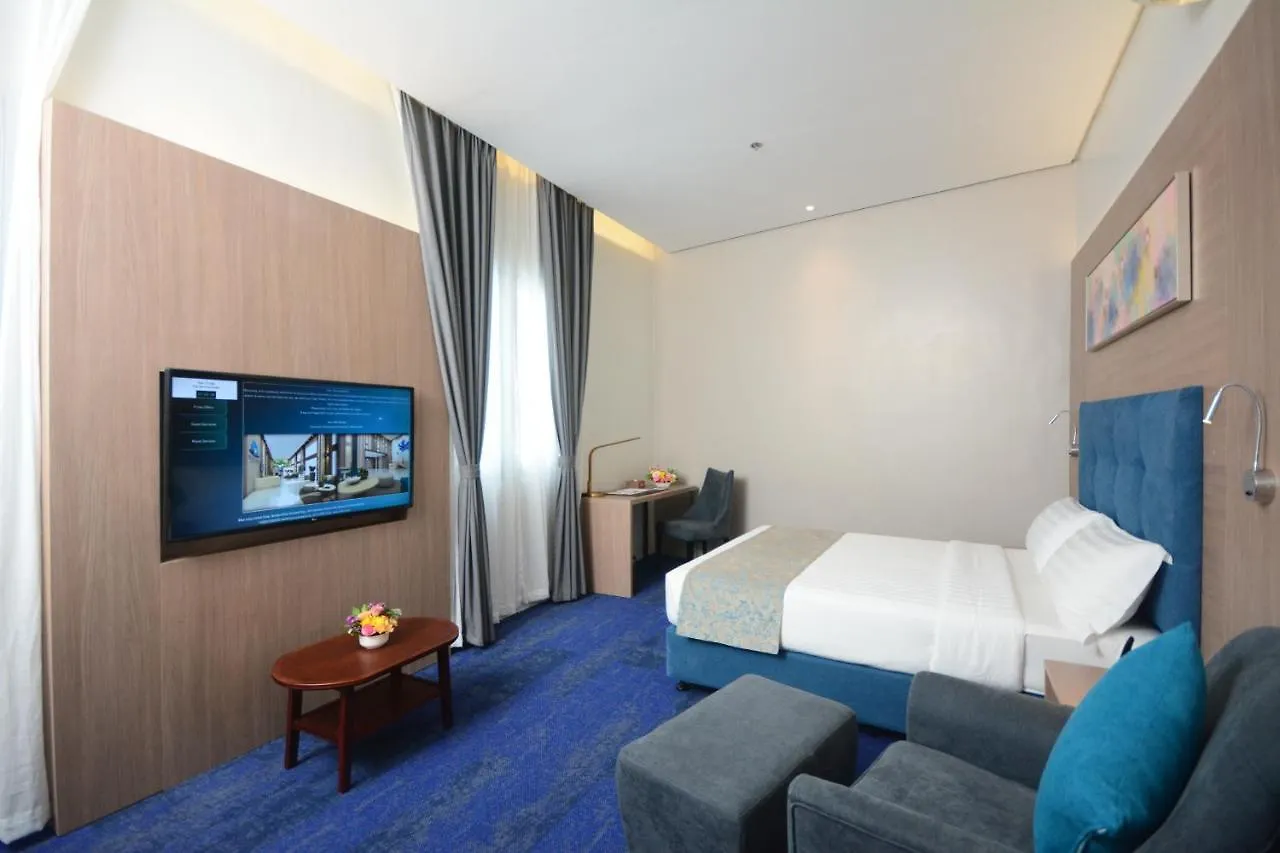 Blue Lotus Hotel Davao 4*,